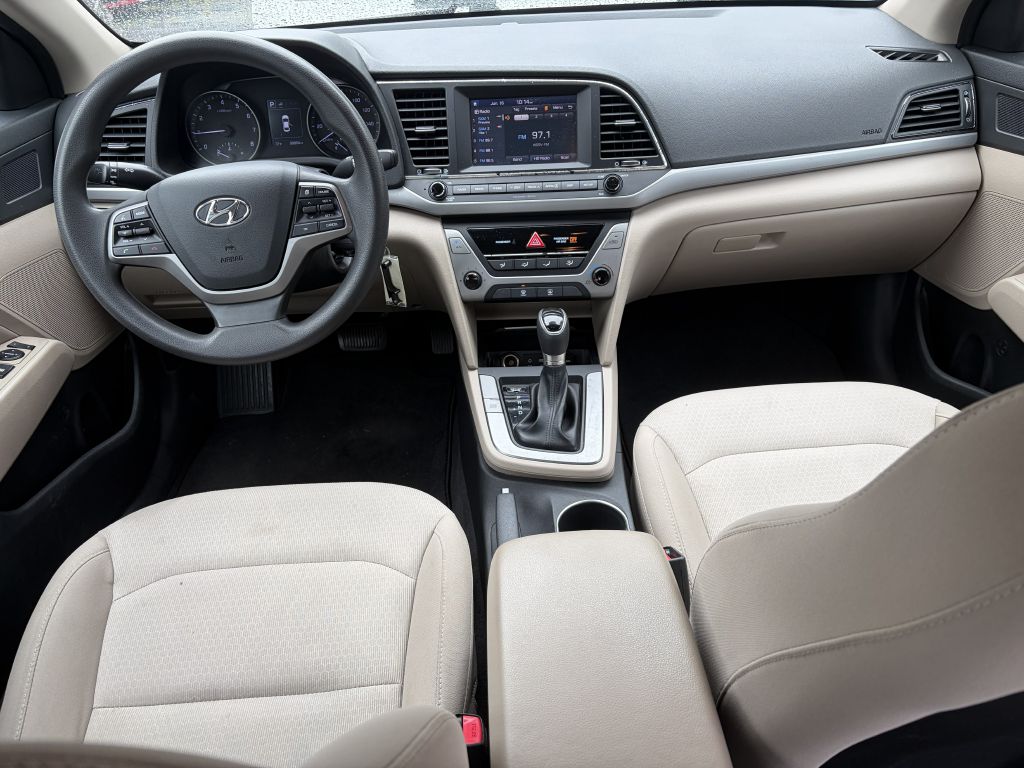 Photo 11 of this HYUNDAI ELANTRA