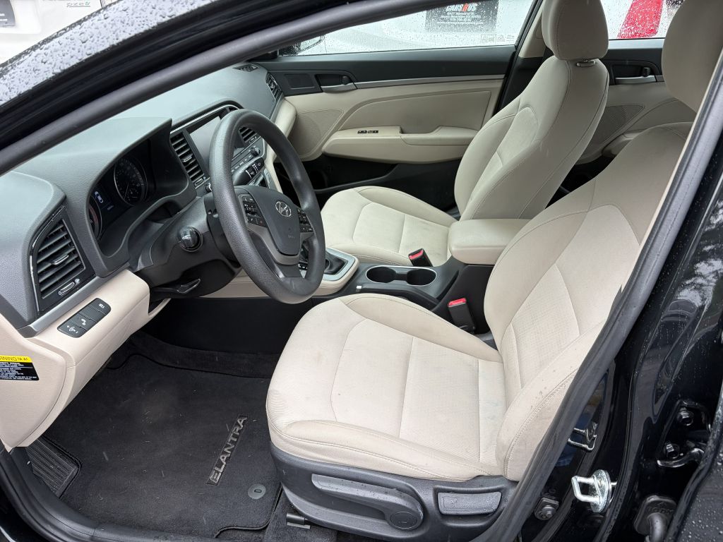 Photo 2 of this HYUNDAI ELANTRA