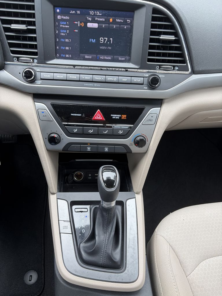 Photo 9 of this HYUNDAI ELANTRA