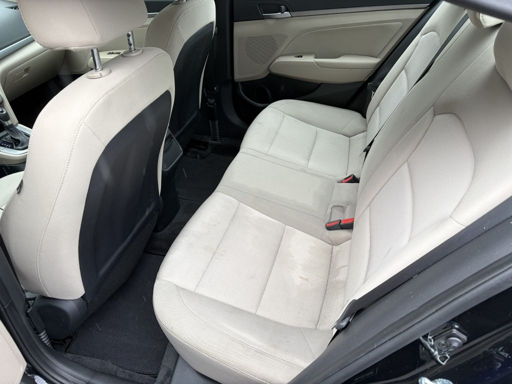 Photo 14 of this HYUNDAI ELANTRA