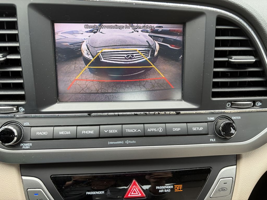 Photo 8 of this HYUNDAI ELANTRA