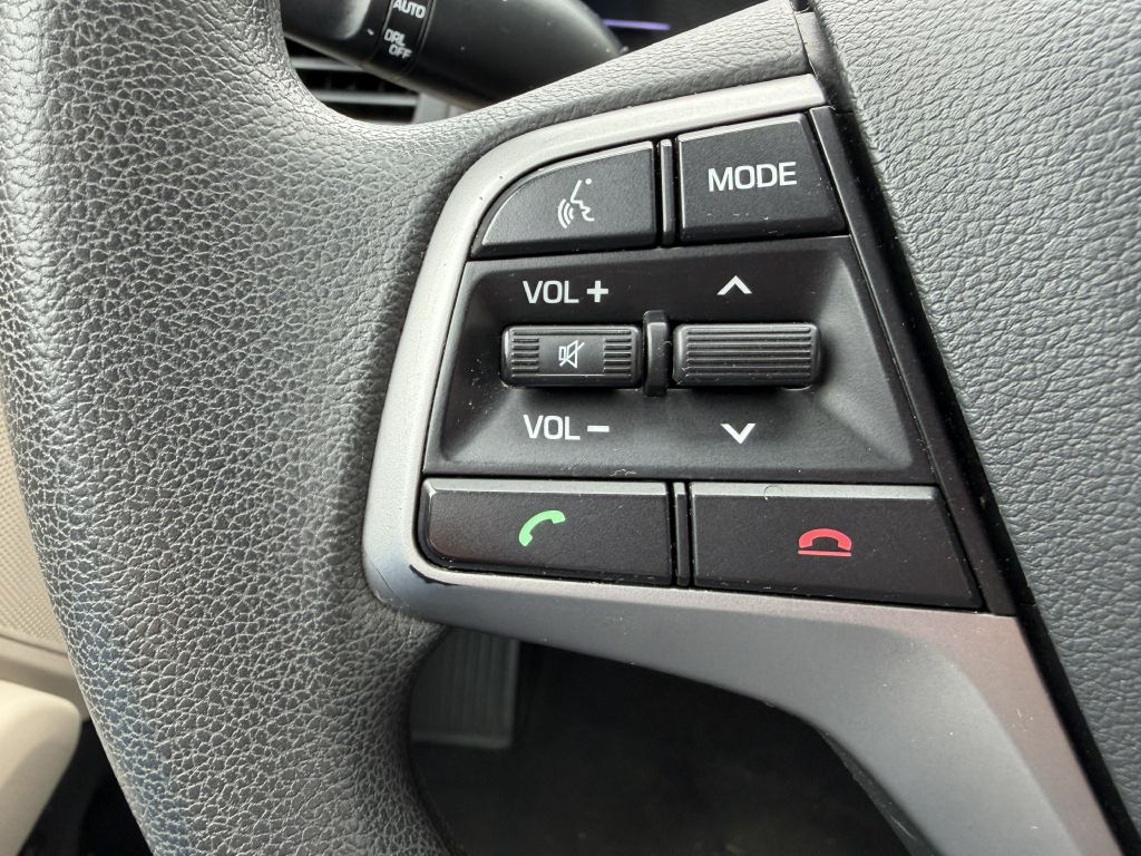 Photo 5 of this HYUNDAI ELANTRA
