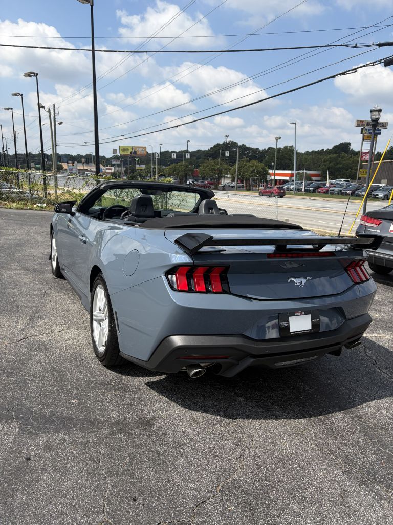 Photo 2 of this FORD MUSTANG