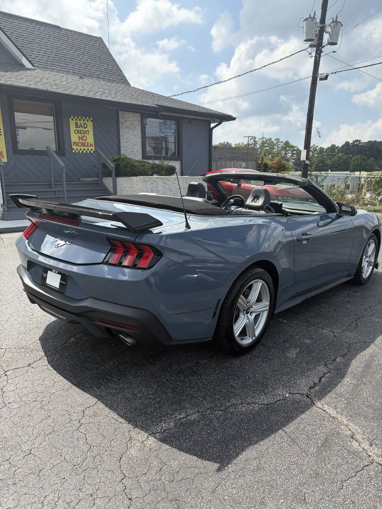 Photo 3 of this FORD MUSTANG