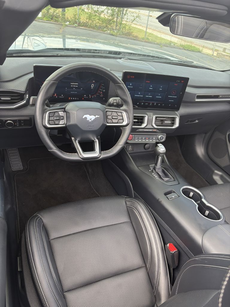 Photo 4 of this FORD MUSTANG
