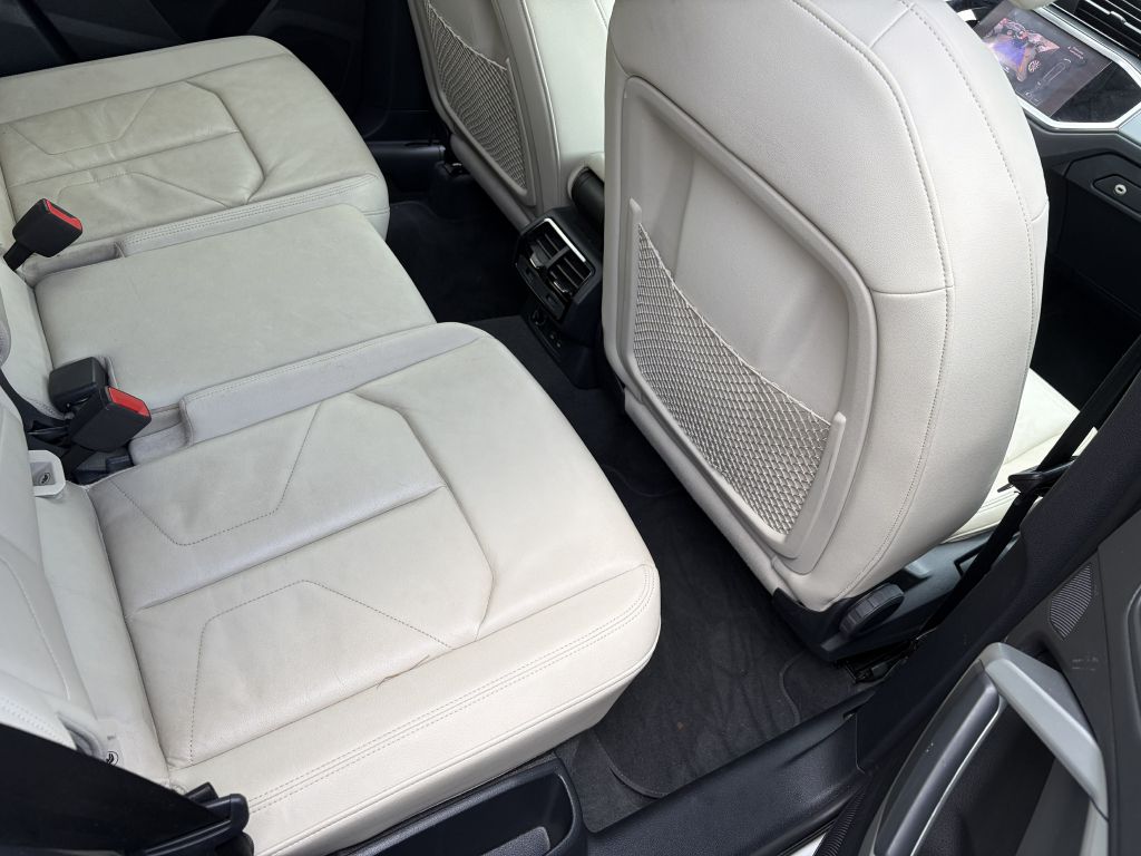 Photo 18 of this AUDI Q3