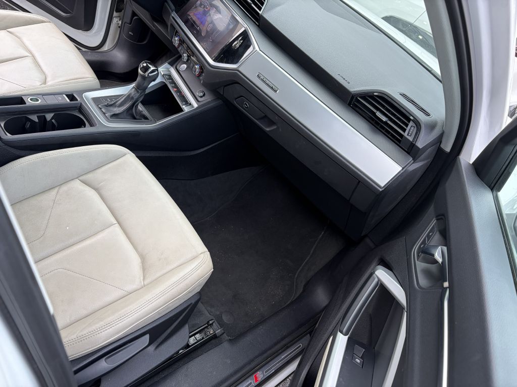 Photo 16 of this AUDI Q3