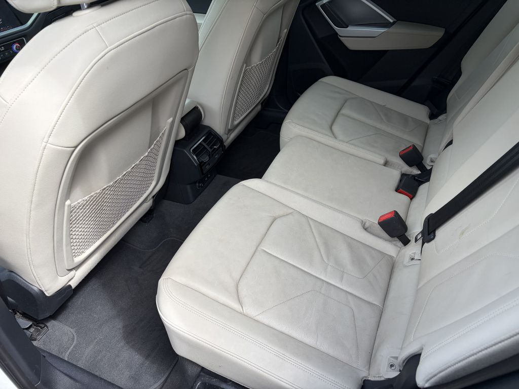 Photo 19 of this AUDI Q3
