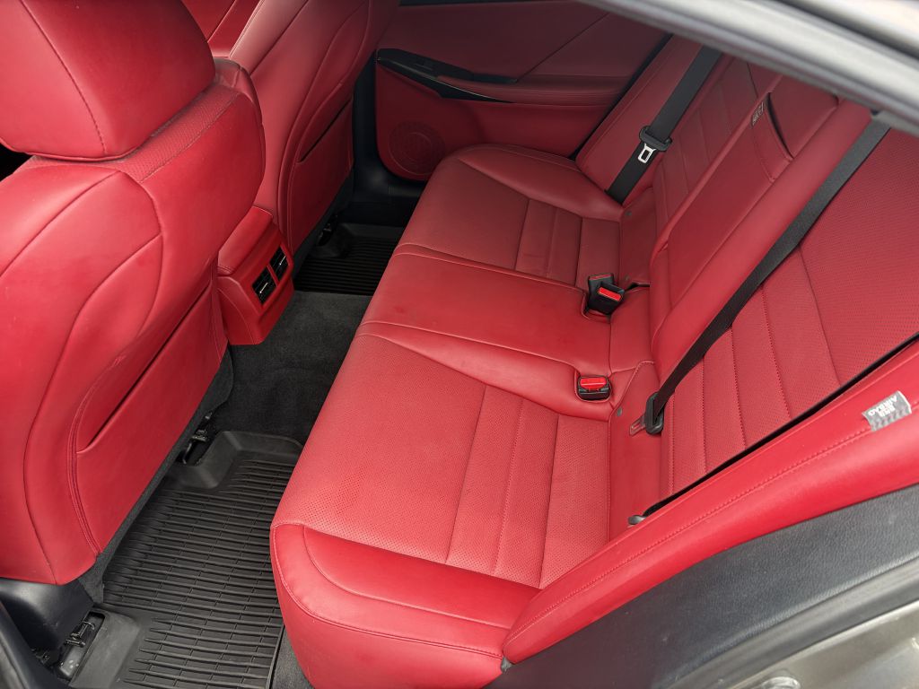 Photo 21 of this LEXUS IS 350