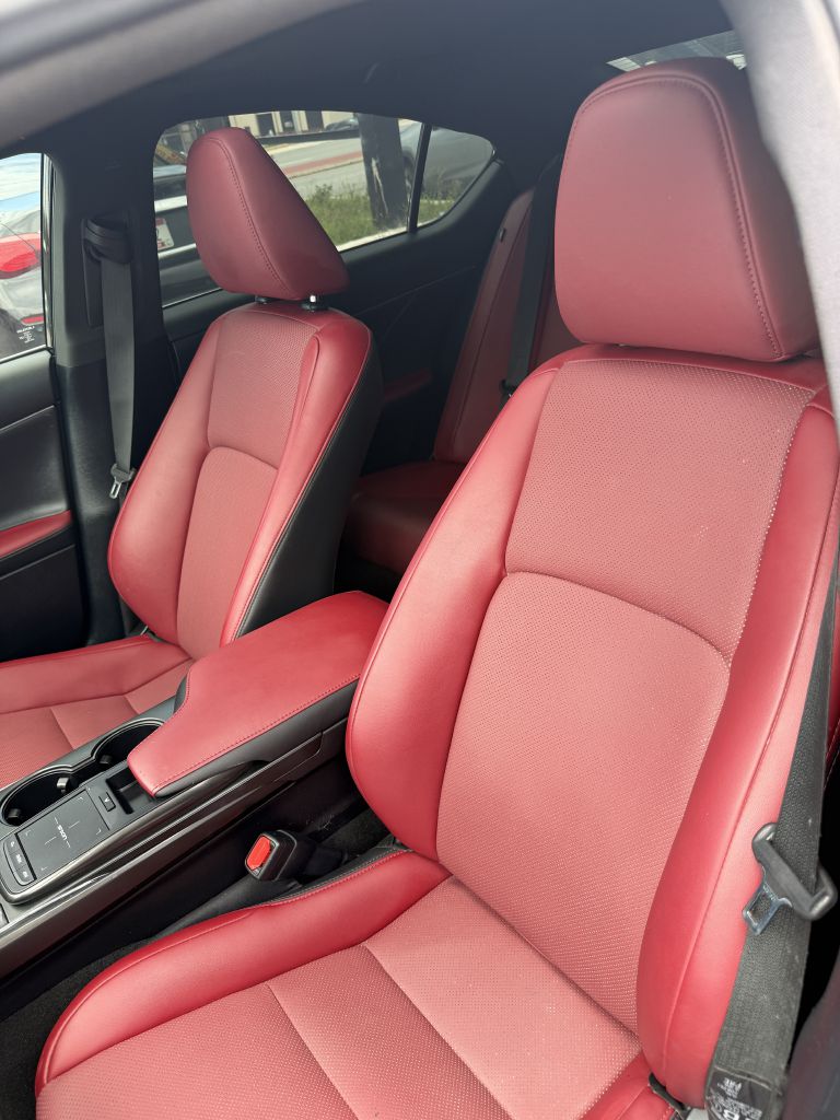 Photo 9 of this LEXUS IS 350