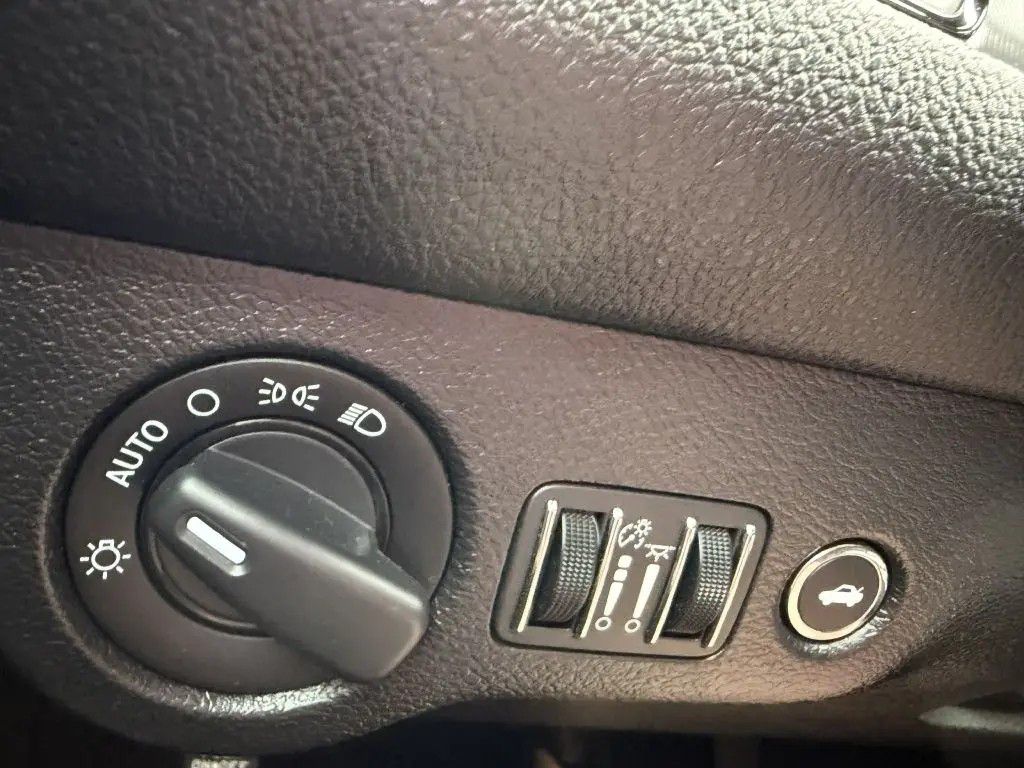 Photo 9 of this DODGE CHALLENGER