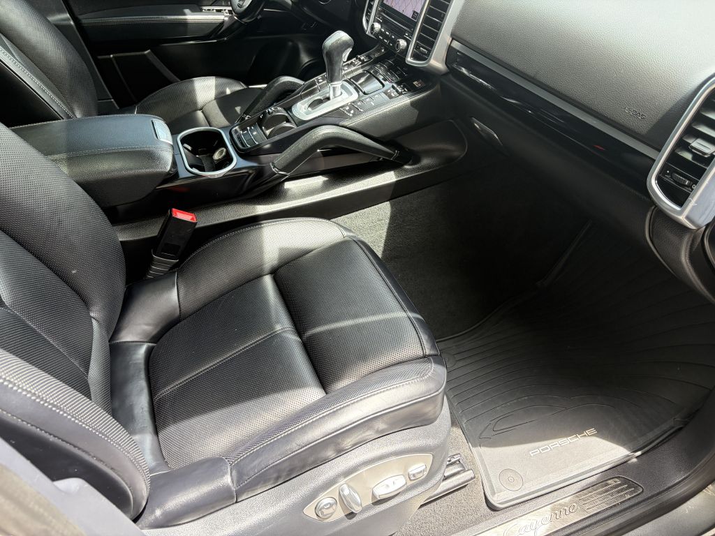 Photo 24 of this PORSCHE CAYENNE