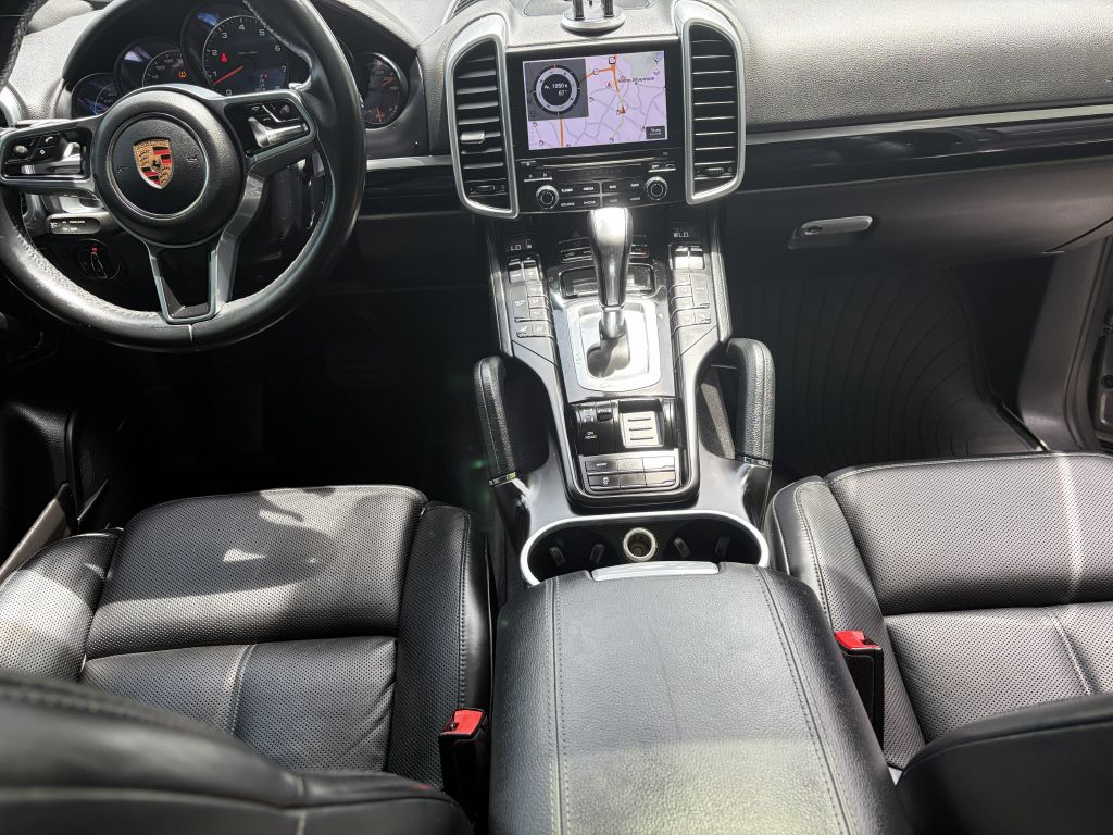 Photo 17 of this PORSCHE CAYENNE