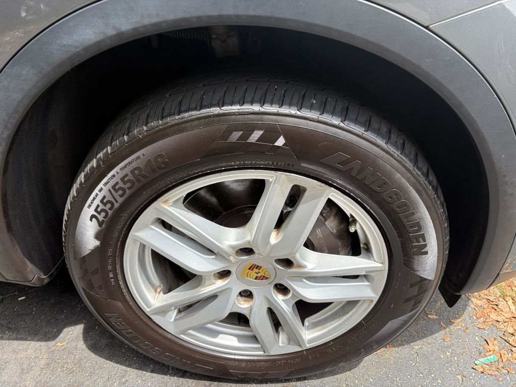 Photo 29 of this PORSCHE CAYENNE