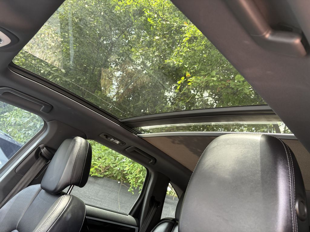 Photo 23 of this PORSCHE CAYENNE
