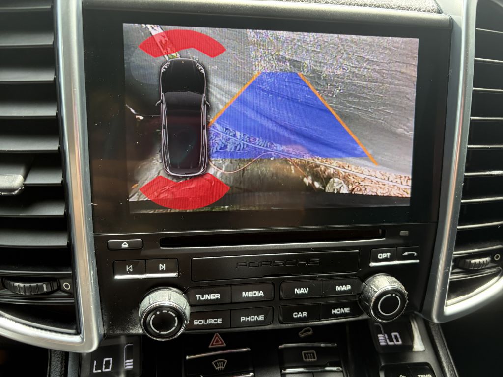 Photo 19 of this PORSCHE CAYENNE