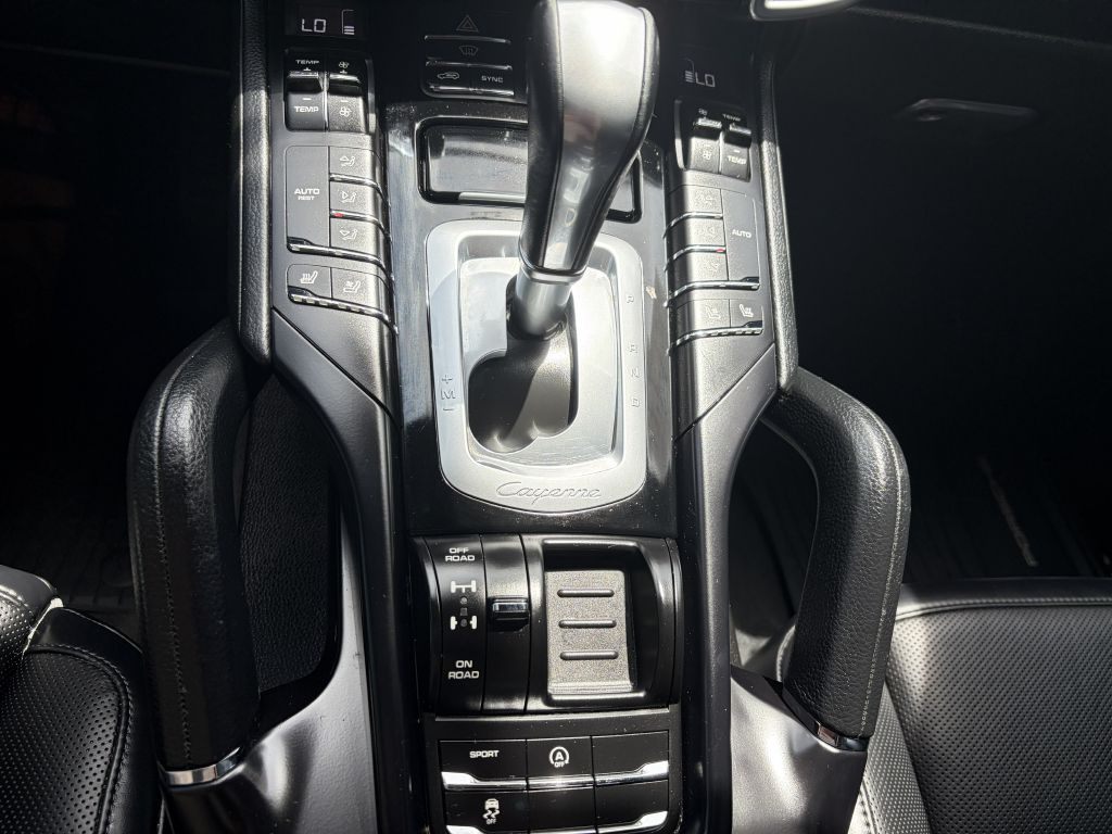 Photo 20 of this PORSCHE CAYENNE