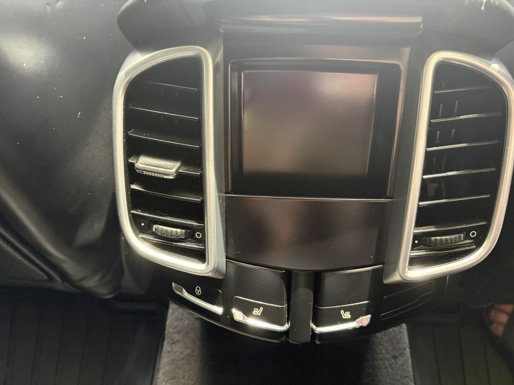 Photo 27 of this PORSCHE CAYENNE
