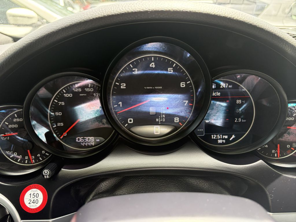 Photo 13 of this PORSCHE CAYENNE