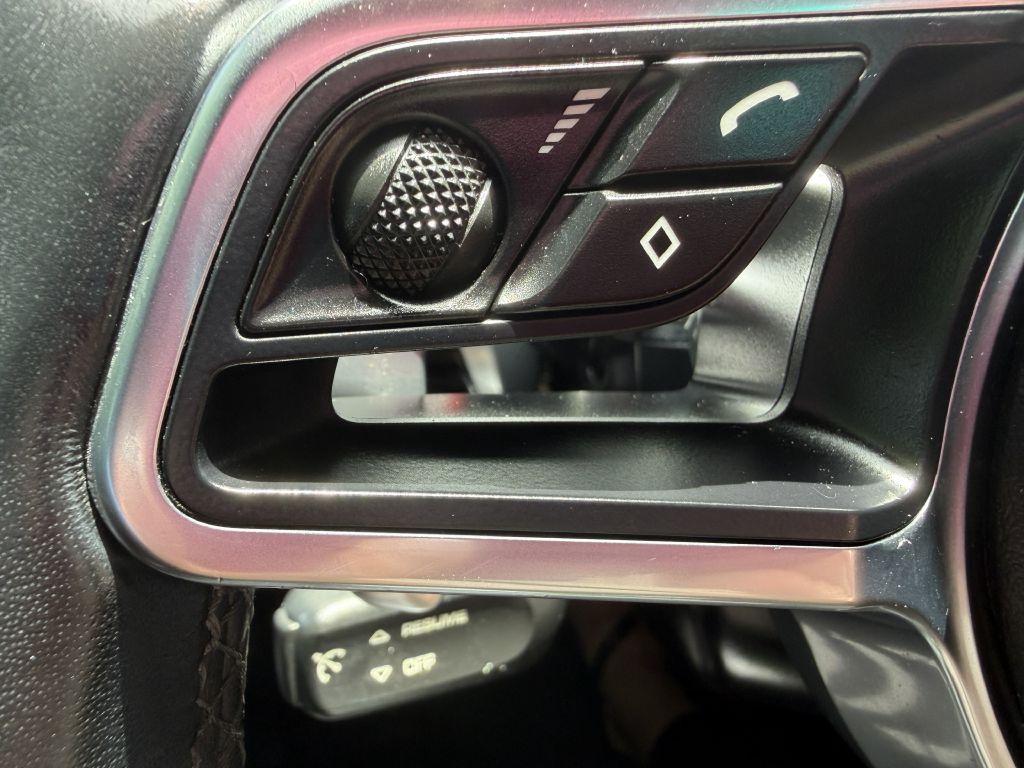 Photo 14 of this PORSCHE CAYENNE