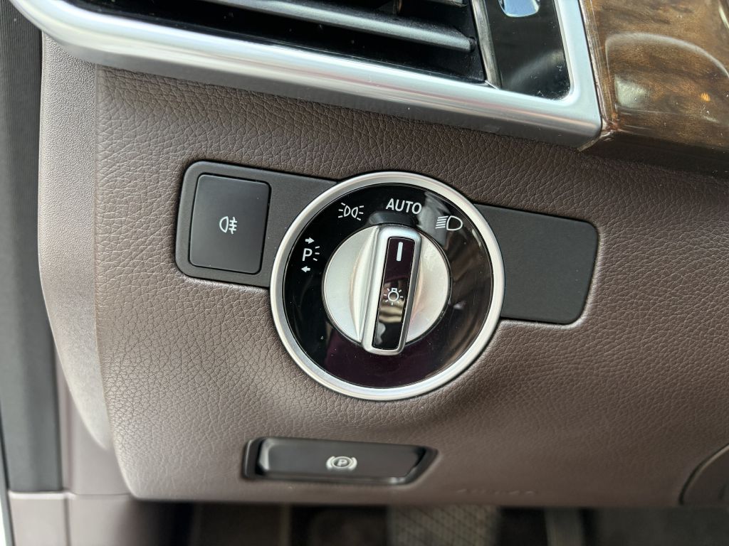 Photo 3 of this MERCEDES-BENZ GLE 350 4MATIC