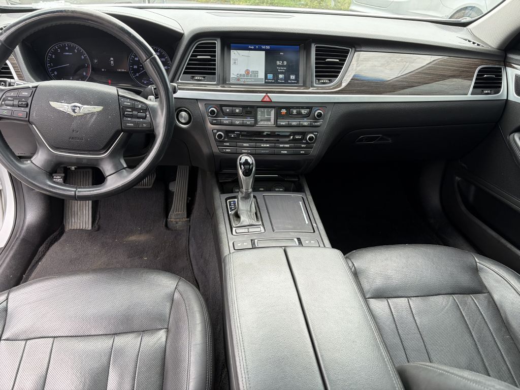 Photo 17 of this HYUNDAI GENESIS