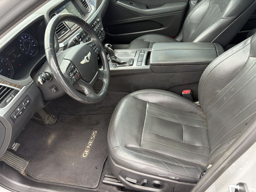 Photo 8 of this HYUNDAI GENESIS