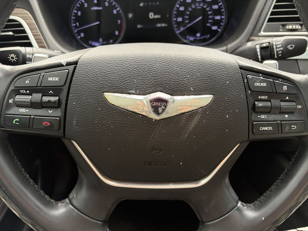 Photo 11 of this HYUNDAI GENESIS