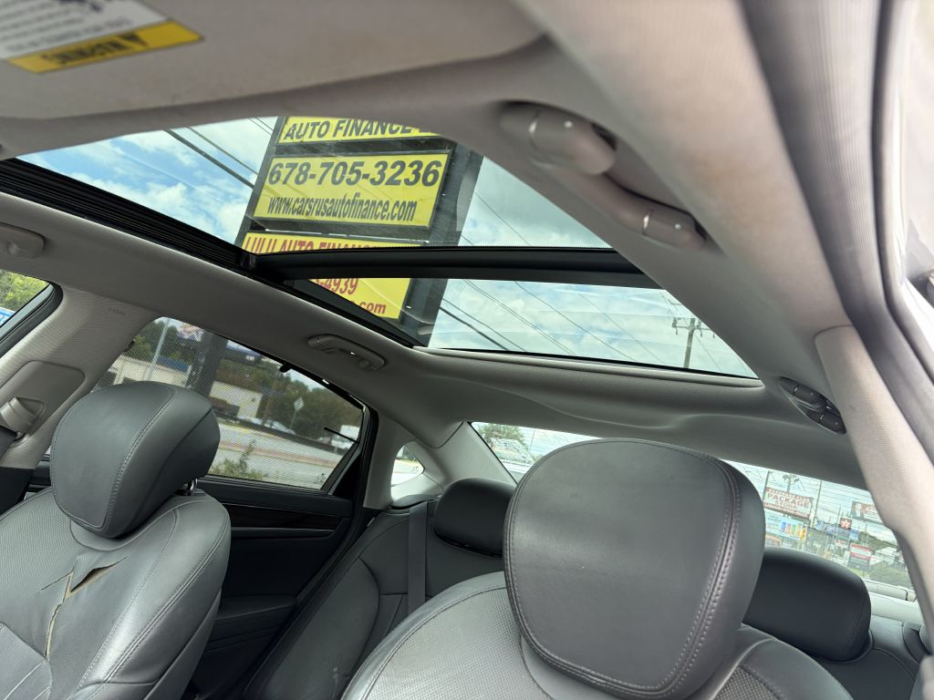 Photo 15 of this HYUNDAI GENESIS