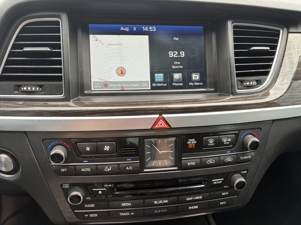 Photo 13 of this HYUNDAI GENESIS