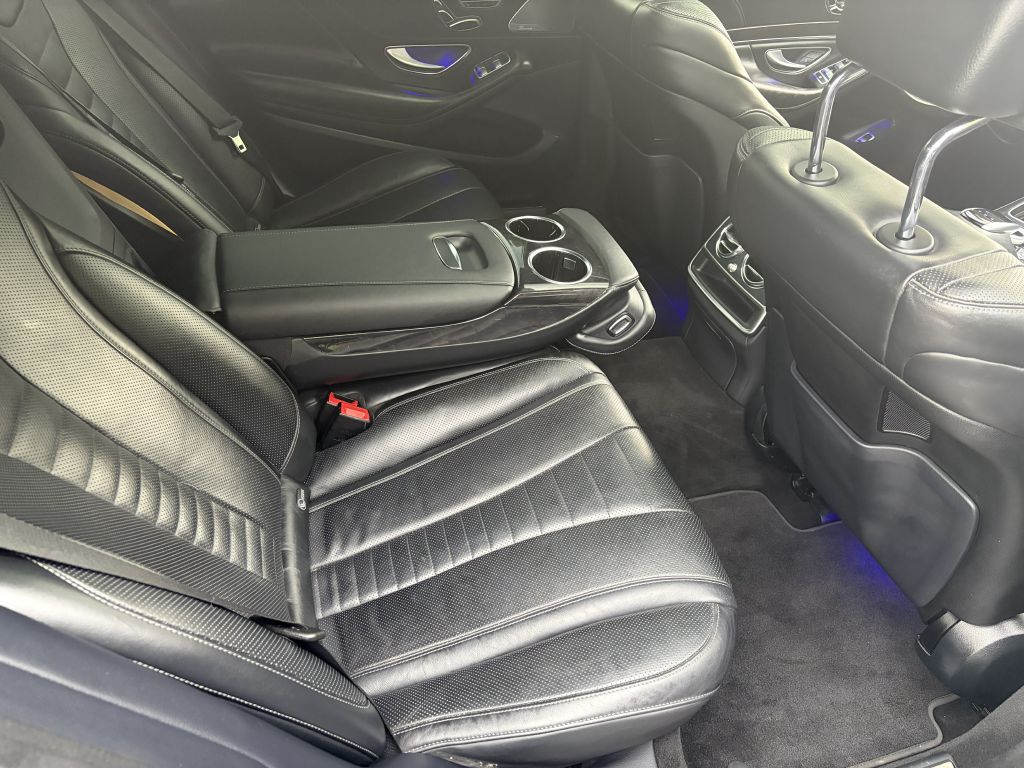 Photo 22 of this MERCEDES-BENZ S-CLASS