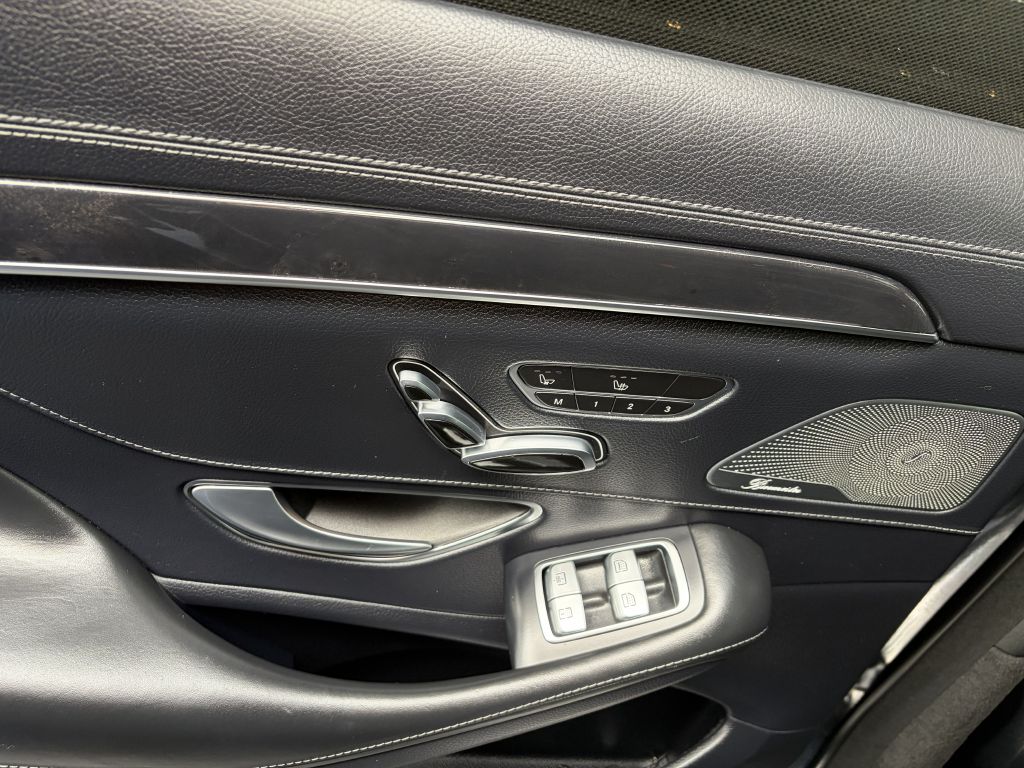 Photo 20 of this MERCEDES-BENZ S-CLASS