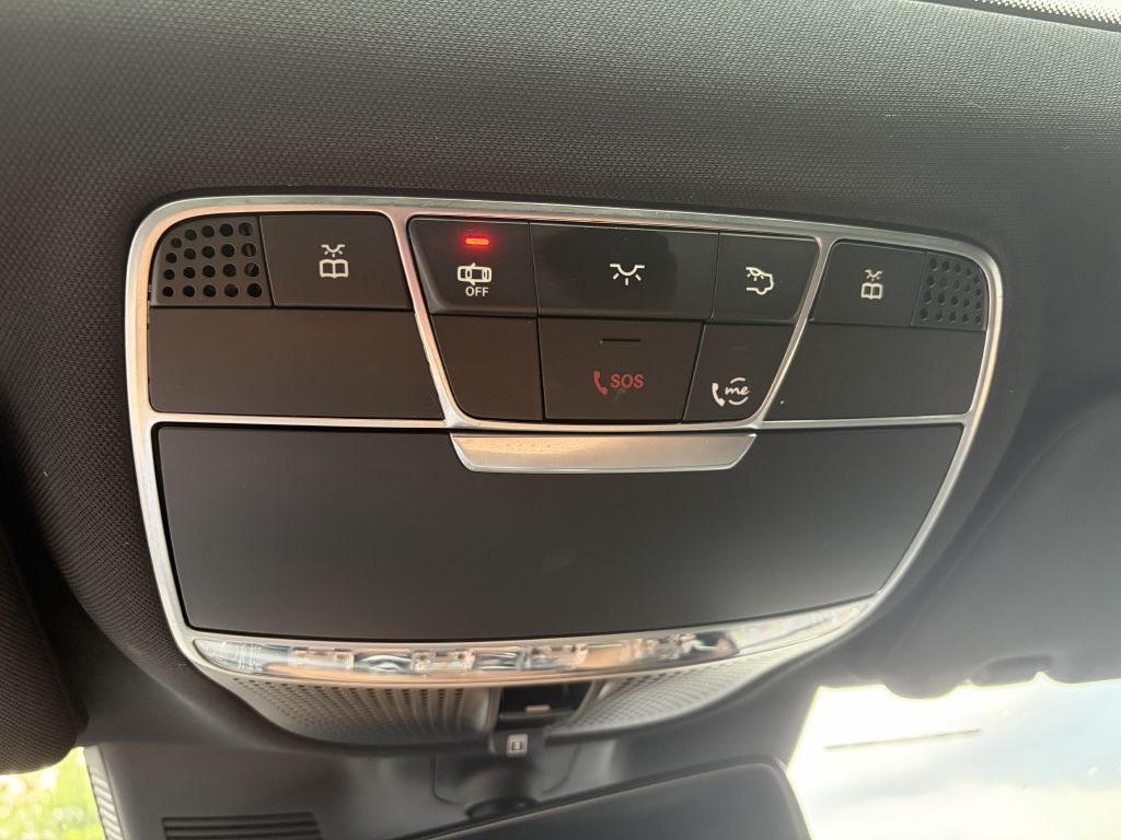 Photo 17 of this MERCEDES-BENZ S-CLASS