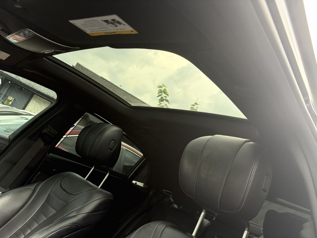 Photo 18 of this MERCEDES-BENZ S-CLASS