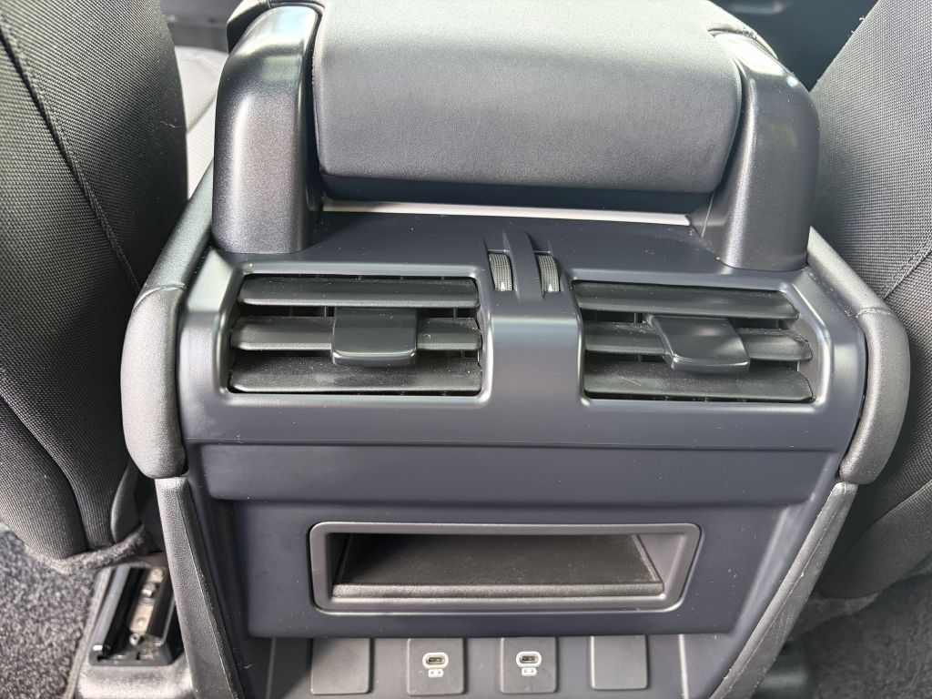 Photo 20 of this LAND ROVER DEFENDER