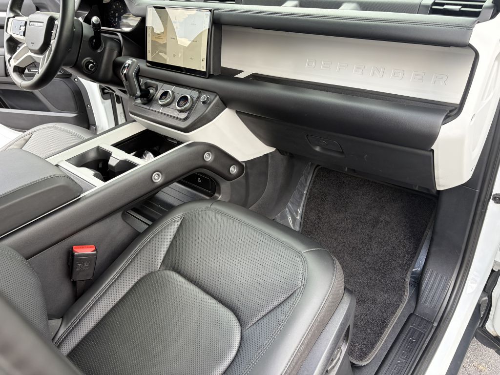 Photo 18 of this LAND ROVER DEFENDER
