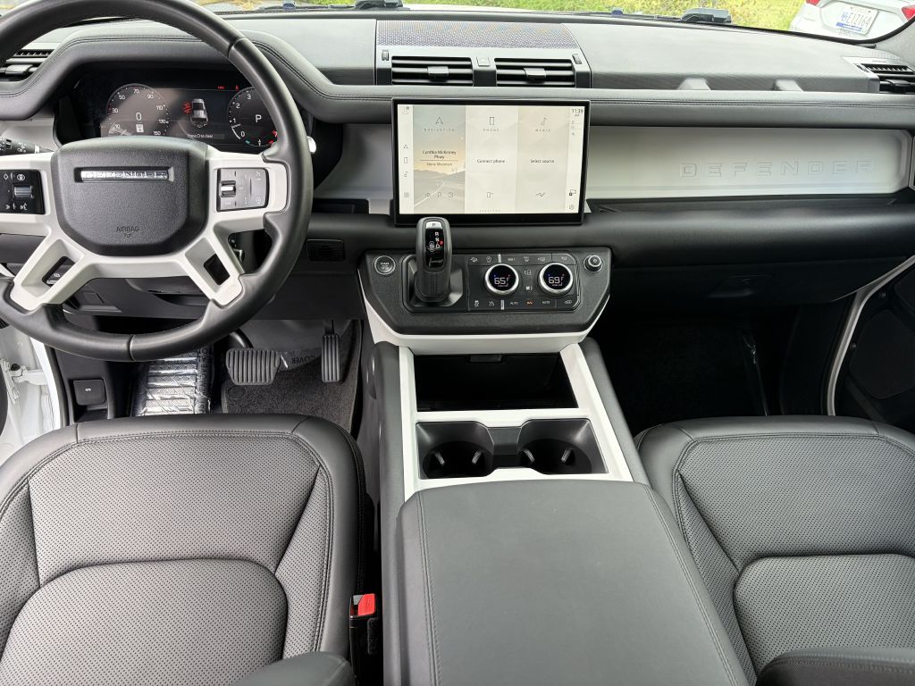 Photo 15 of this LAND ROVER DEFENDER