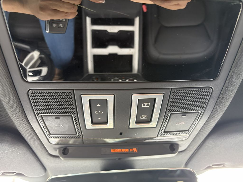 Photo 16 of this LAND ROVER DEFENDER