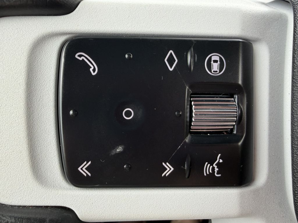 Photo 11 of this LAND ROVER DEFENDER