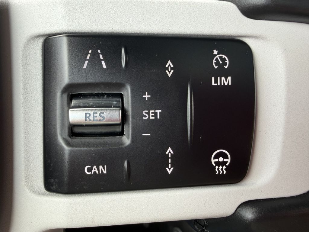 Photo 13 of this LAND ROVER DEFENDER