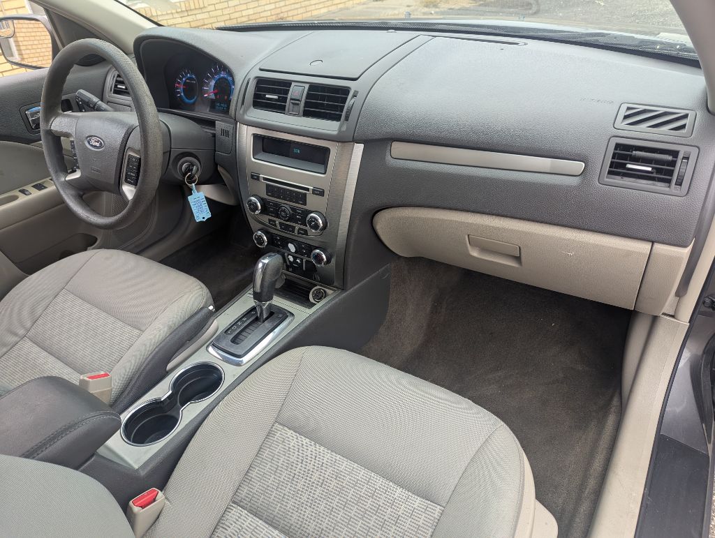 Photo 14 of this FORD FUSION