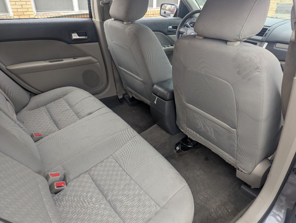 Photo 12 of this FORD FUSION
