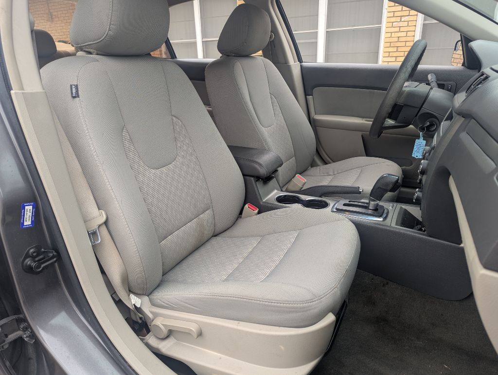 Photo 13 of this FORD FUSION