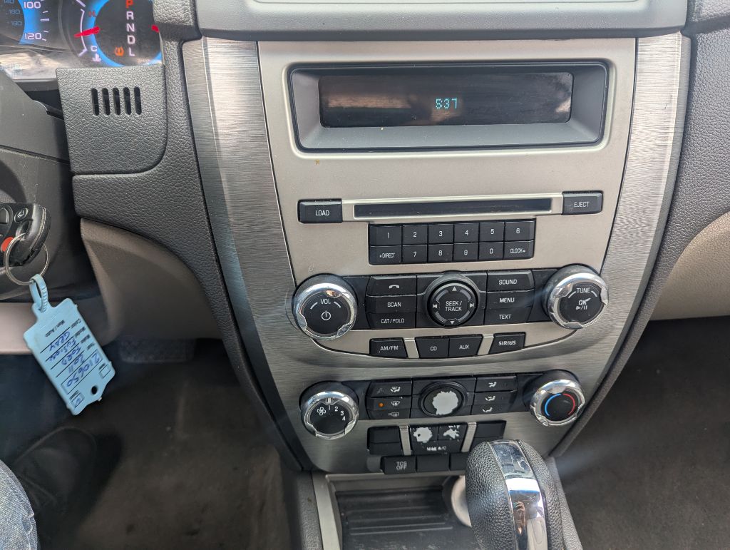 Photo 17 of this FORD FUSION