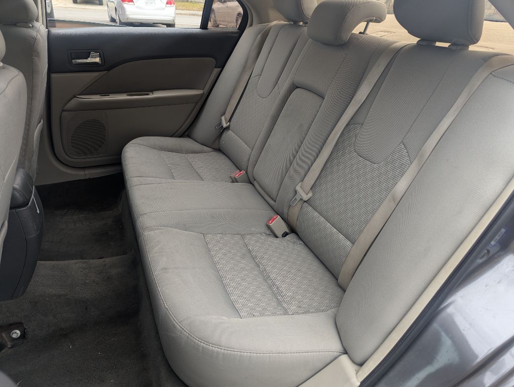 Photo 11 of this FORD FUSION