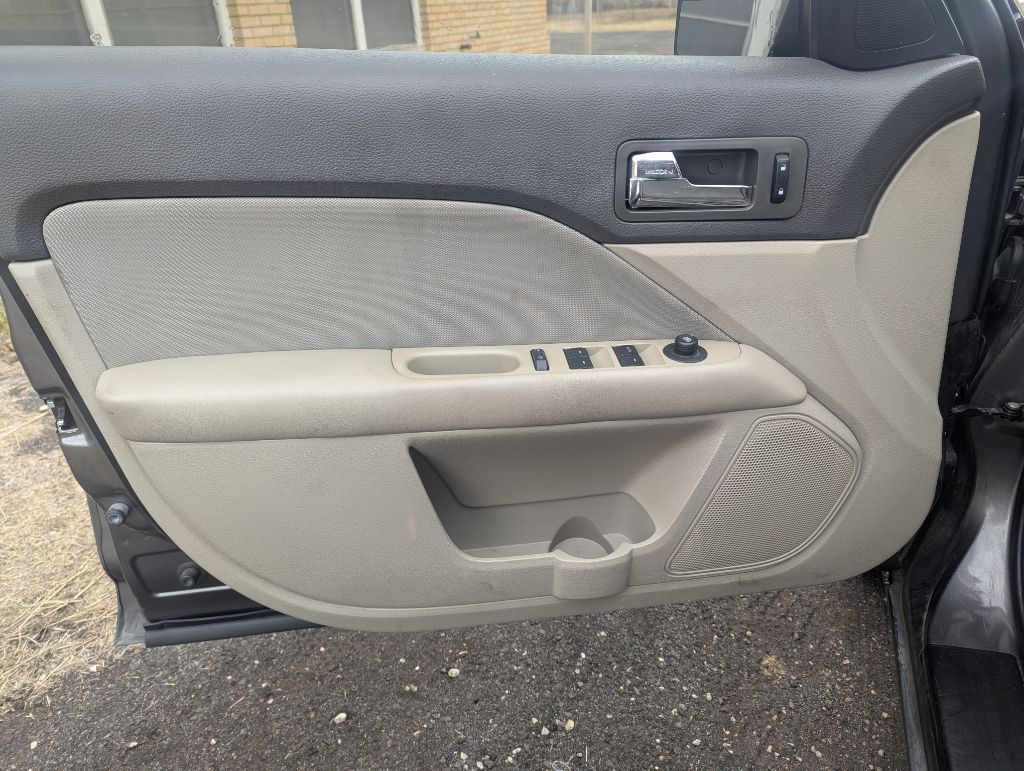 Photo 9 of this FORD FUSION