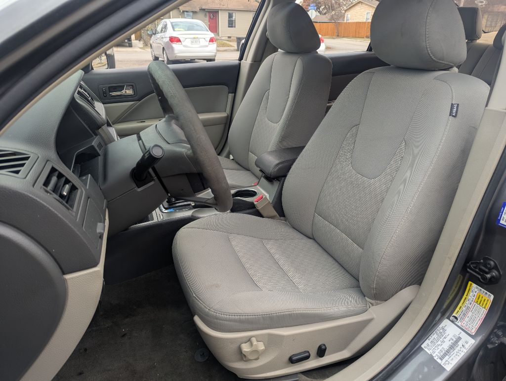 Photo 10 of this FORD FUSION