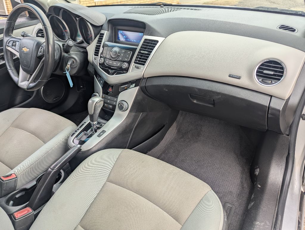 Photo 16 of this CHEVROLET CRUZE