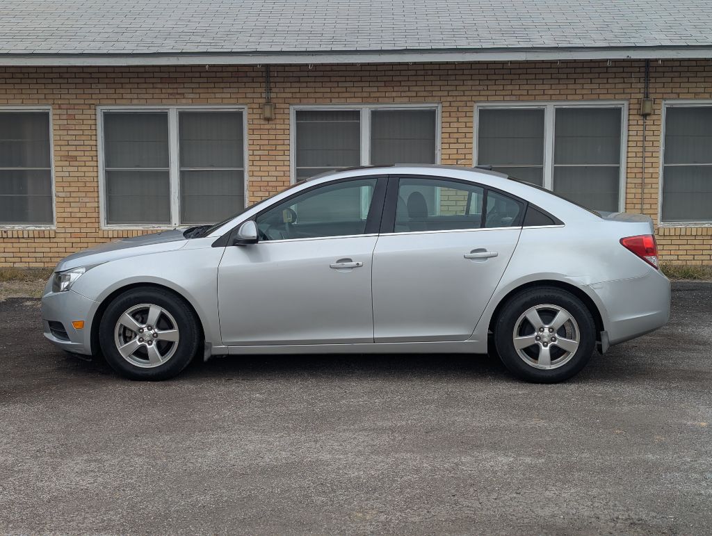 Photo 3 of this CHEVROLET CRUZE