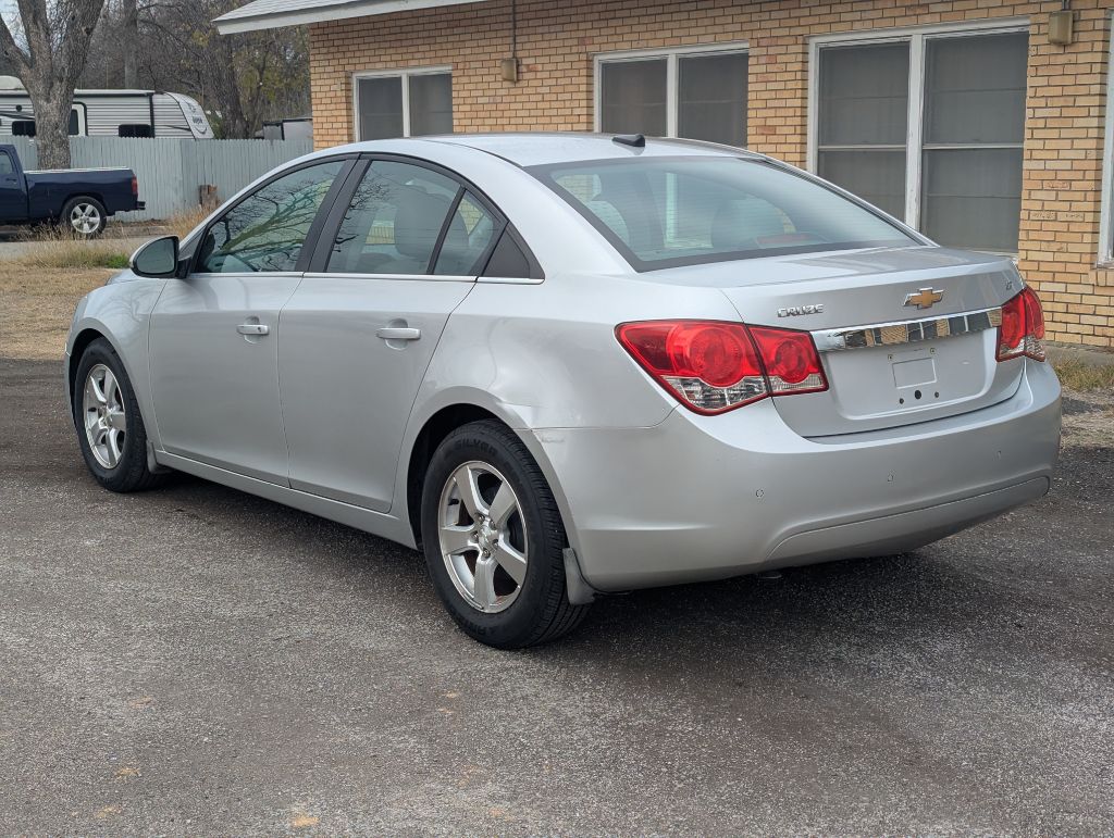 Photo 4 of this CHEVROLET CRUZE